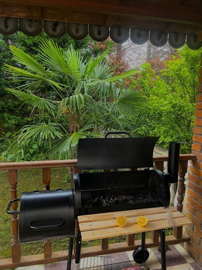 Guest House Pulake 베라트 외부 사진