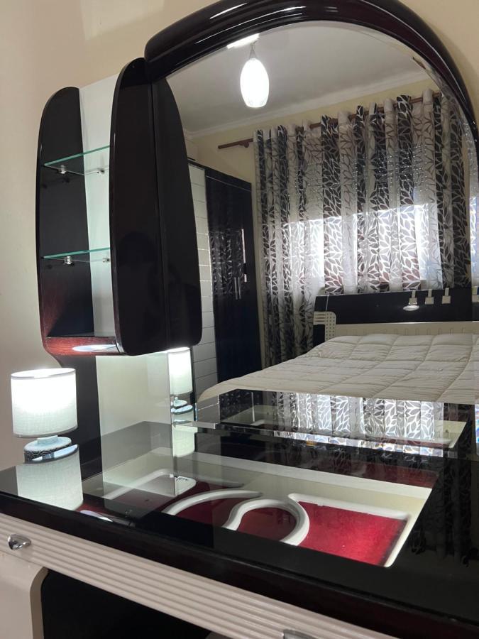 Guest House Pulake 베라트 외부 사진