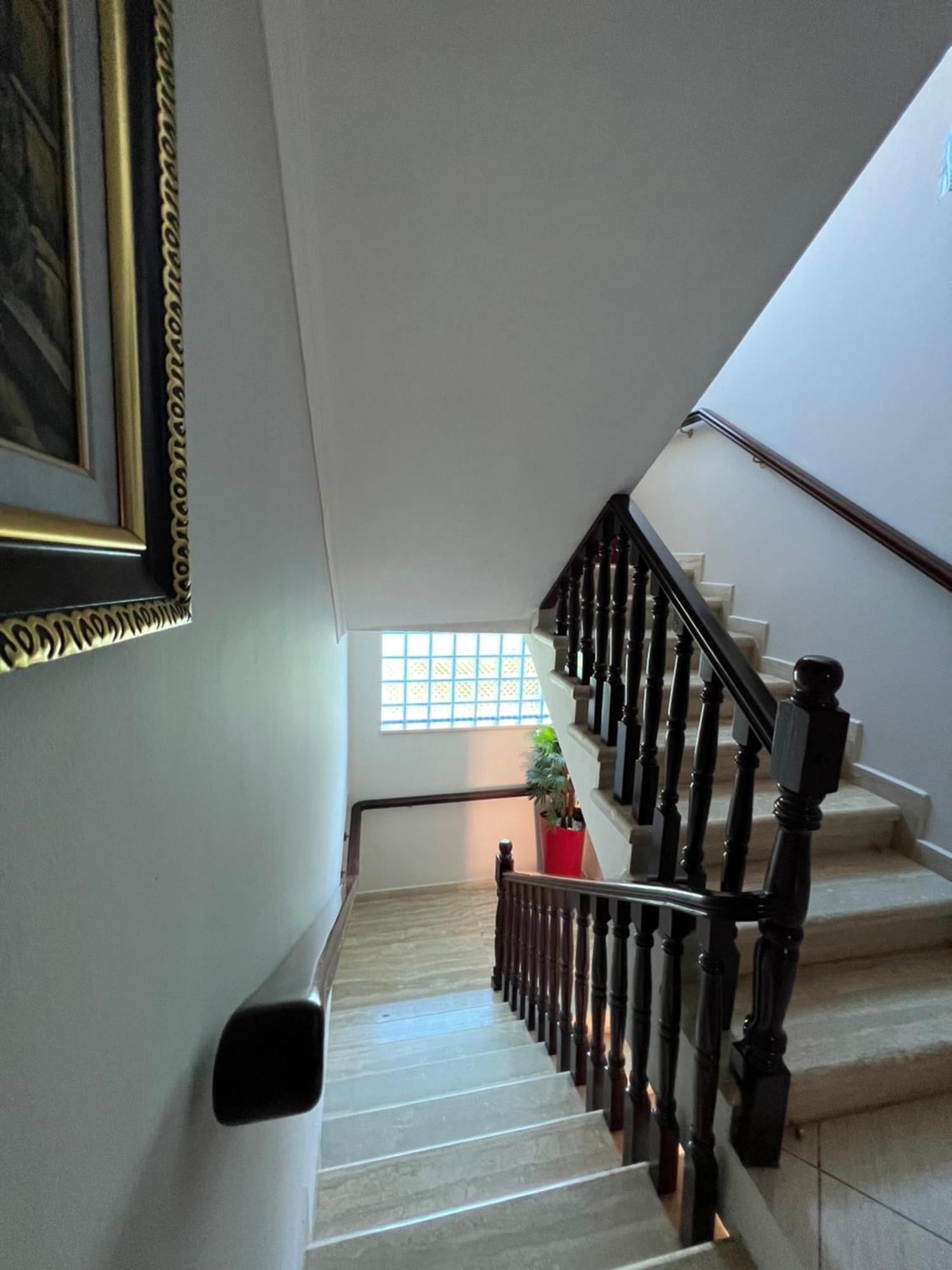 Guest House Pulake 베라트 외부 사진