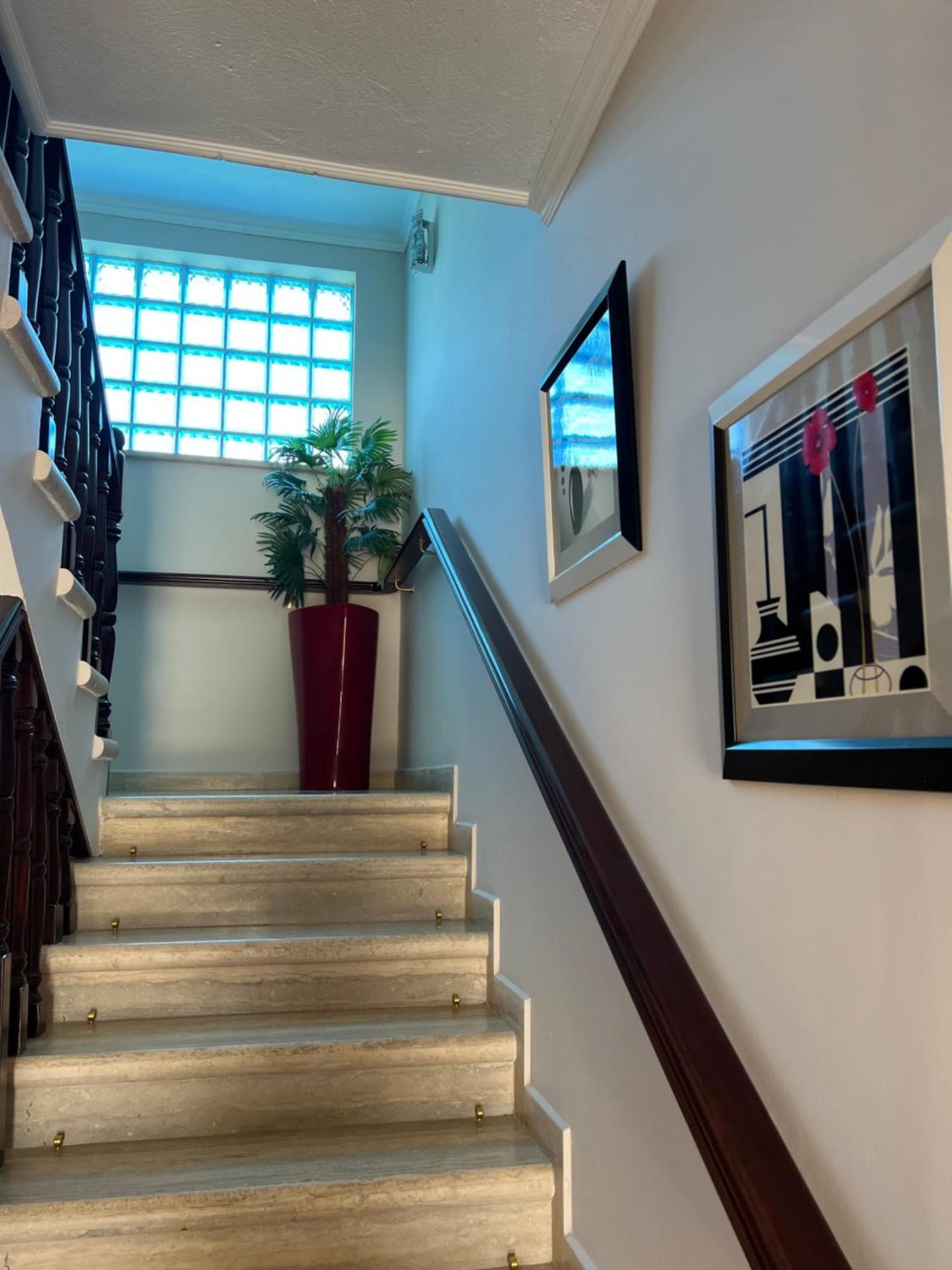 Guest House Pulake 베라트 외부 사진