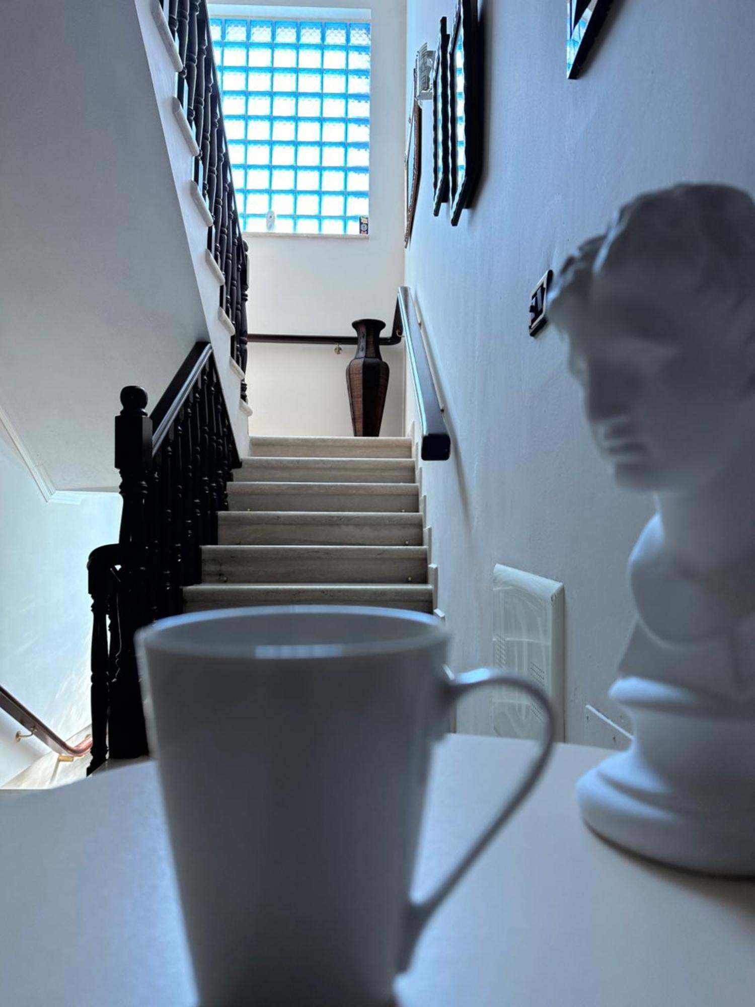 Guest House Pulake 베라트 외부 사진